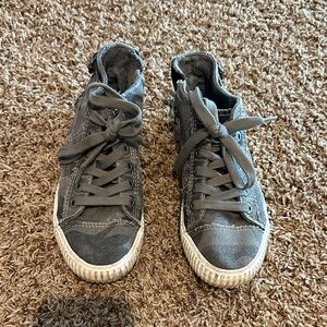 Gray High-Top Athletic Shoes